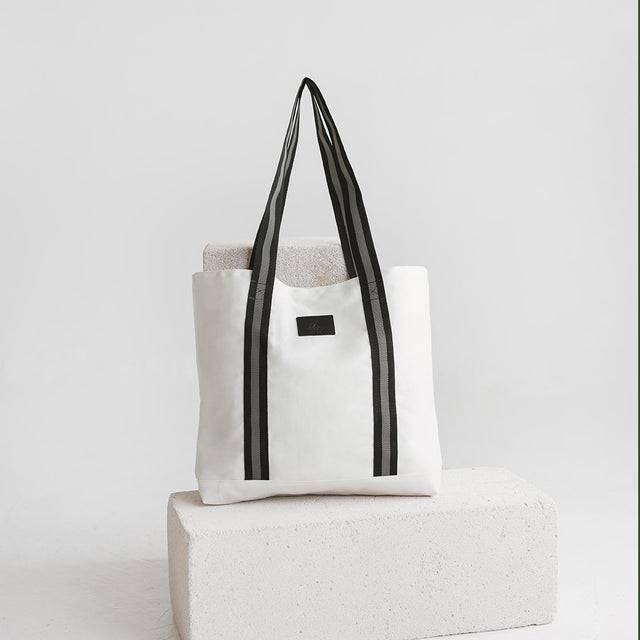 Meg - Vit denim tote bag